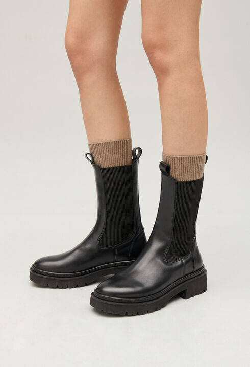 Black leather Chelsea boots