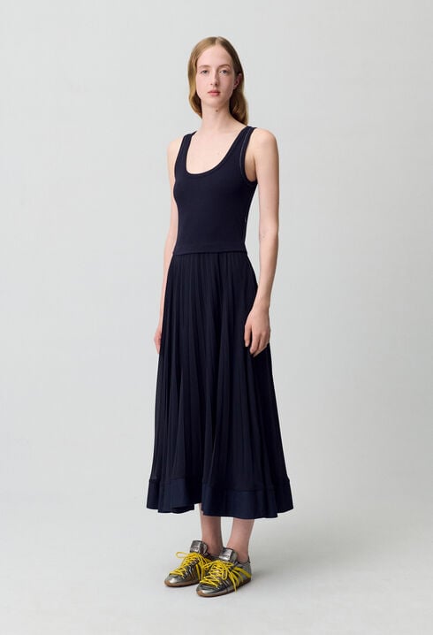 Langes, plissiertes Kleid, marineblau