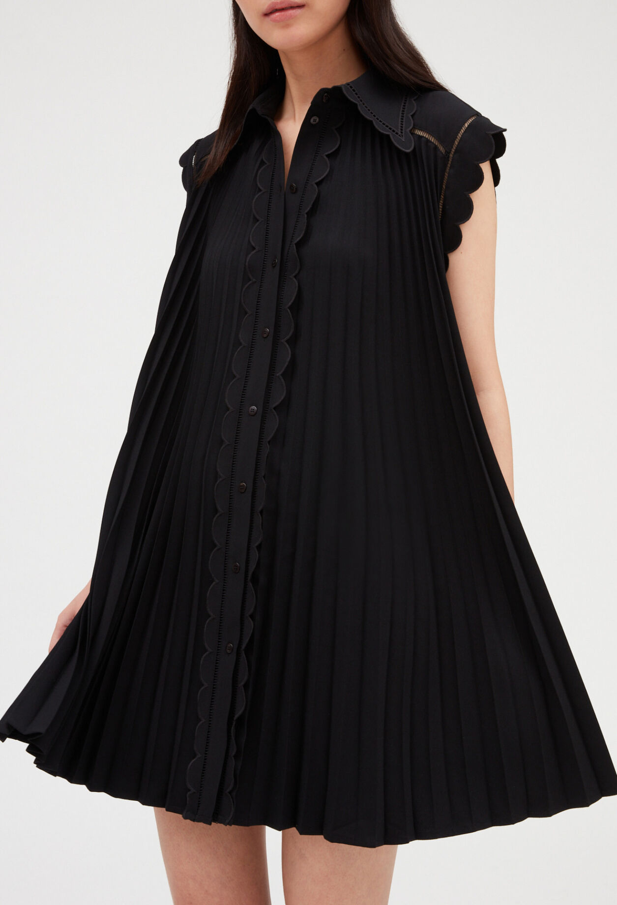 Kurzes plissiertes Kleid