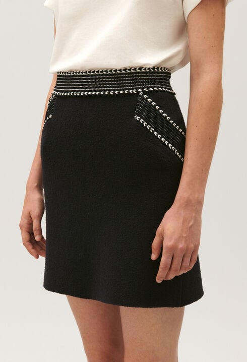 Short navy knit skirt