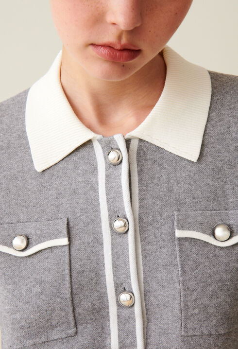 Hellgraue Strickjacke Kragen