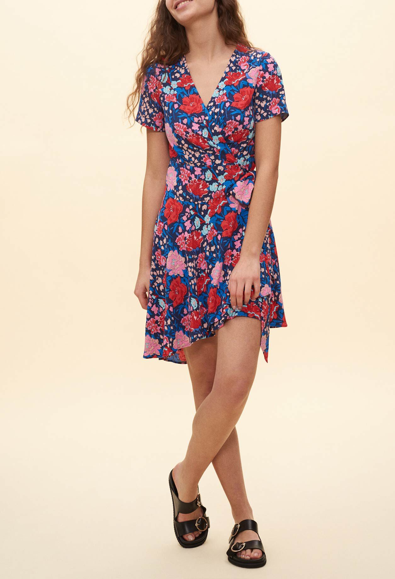 Asymmetrisches Kleid mit Blumenmuster
