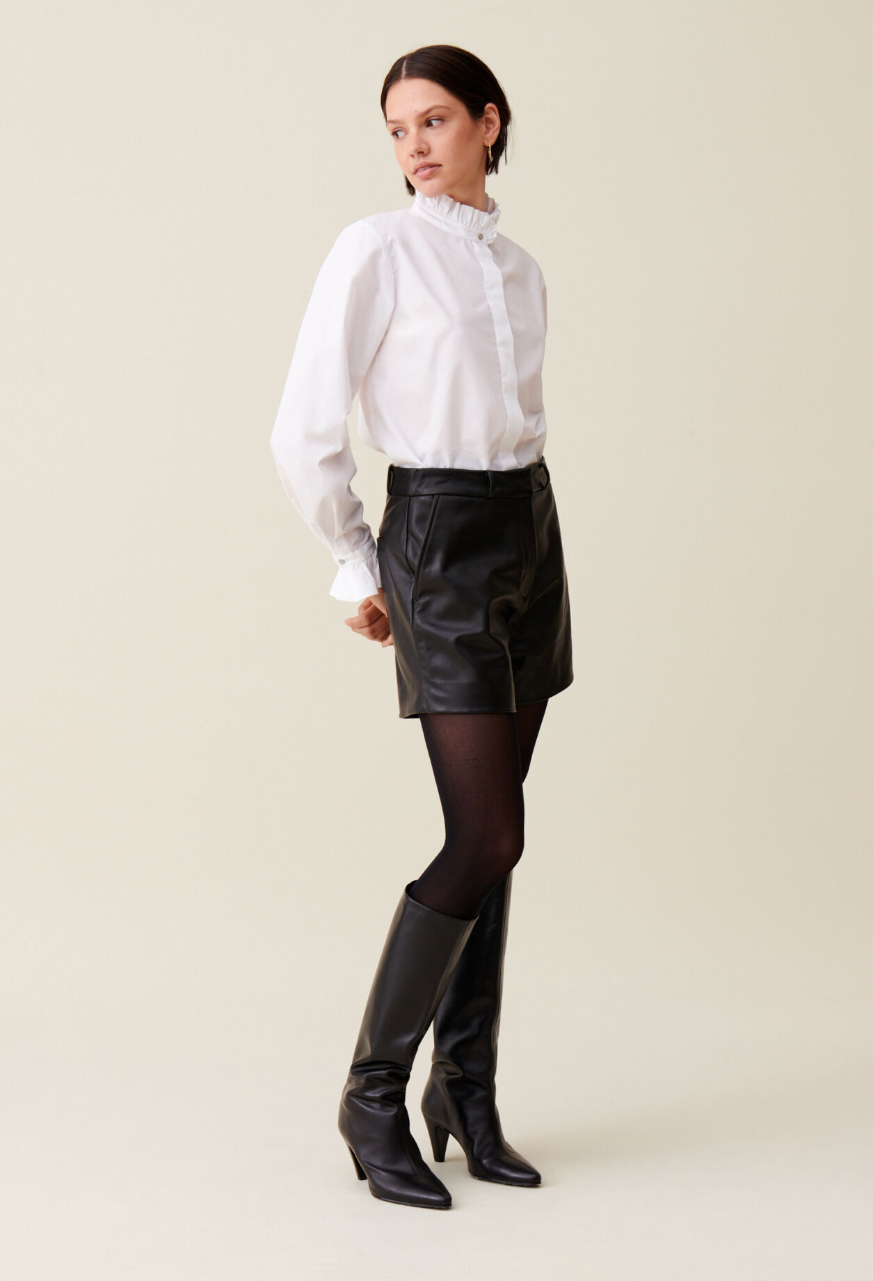Schwarze Leder-Shorts 