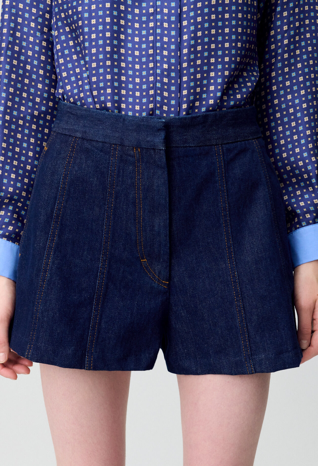 Short court denim brut