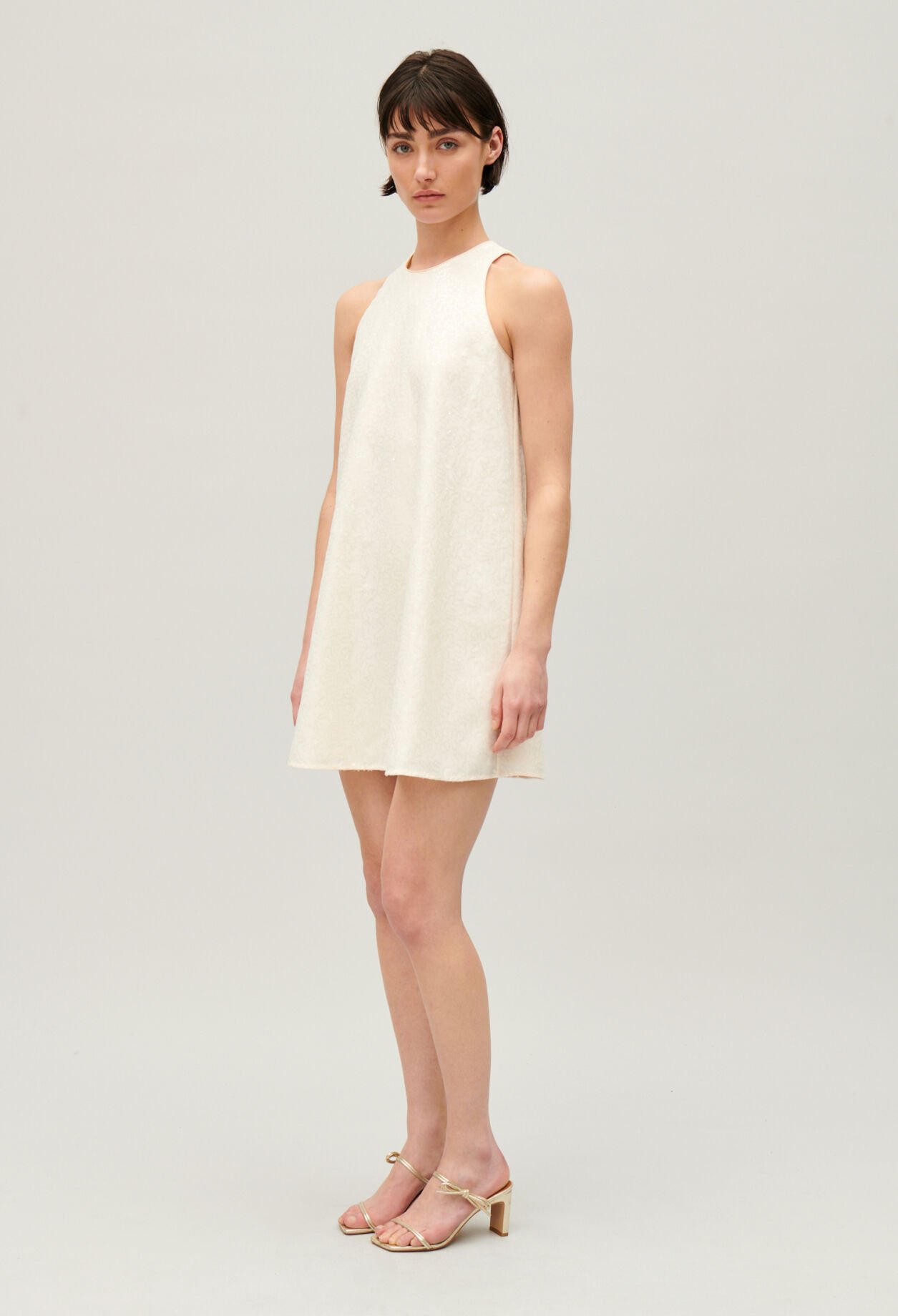 Short ecru sequinned dress