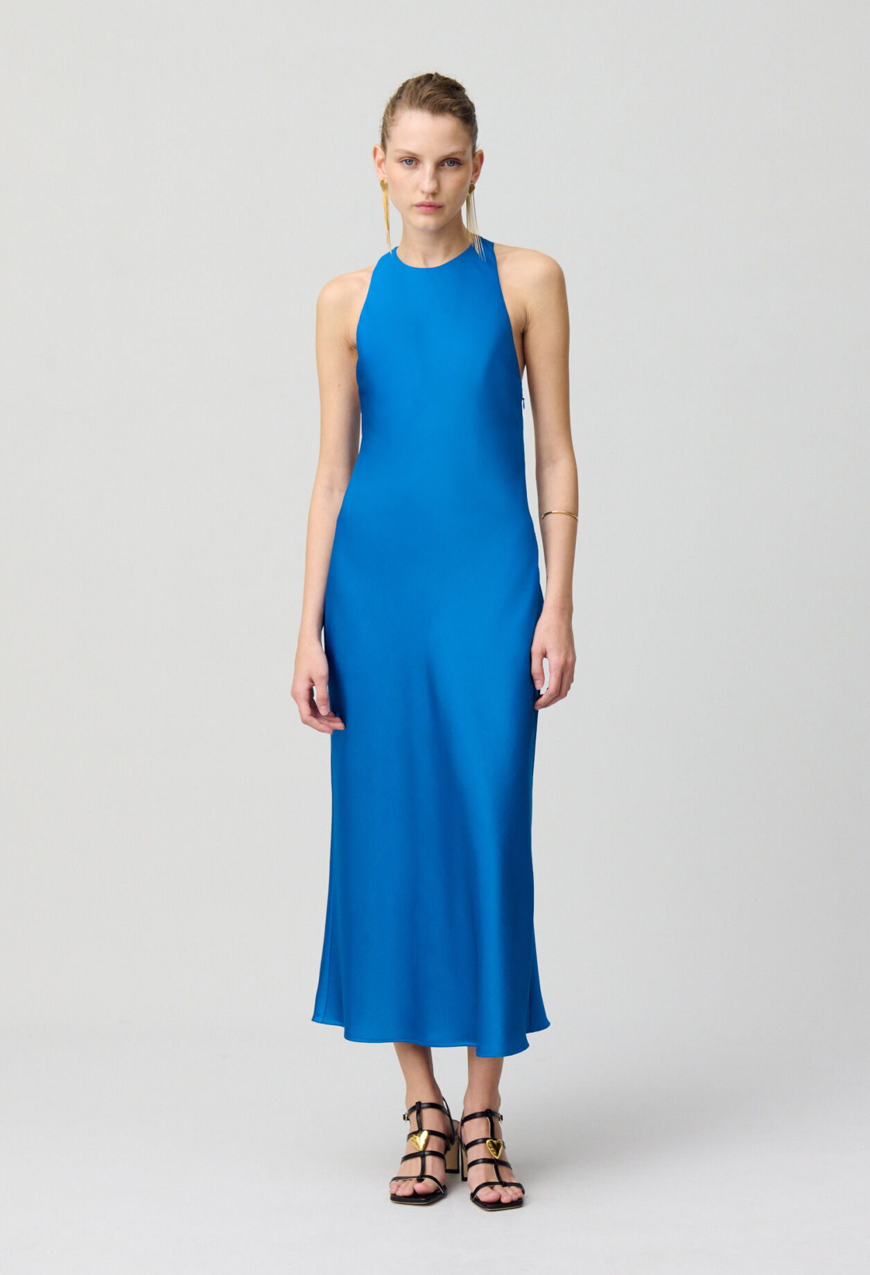 Robe longue satinée dos nu