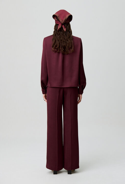 Flowy blouse with lavallière collar