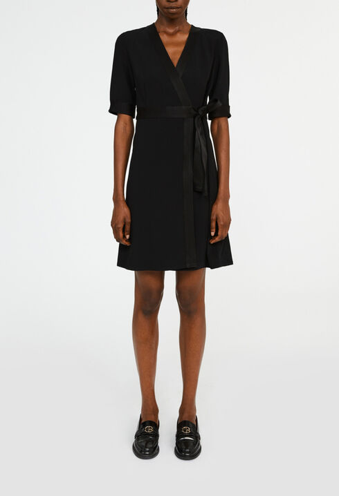 Einfarbiges wickekleid