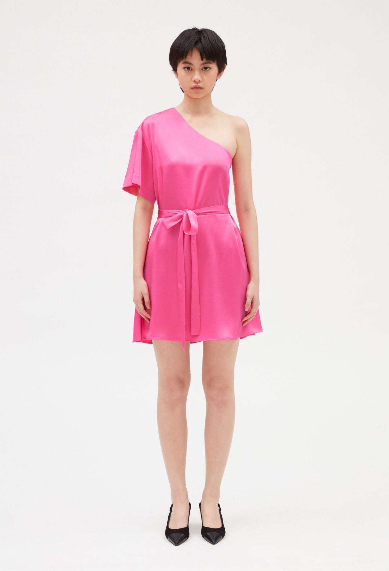 Kurzes asymmetrisches Kleid, rosa