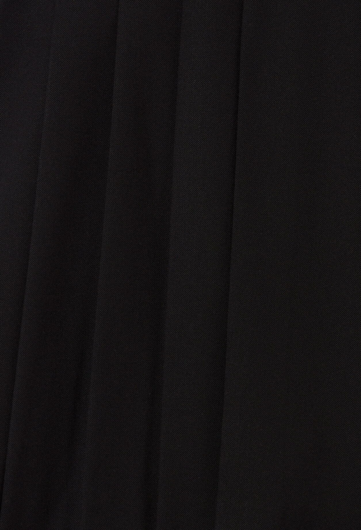 Black pleated short