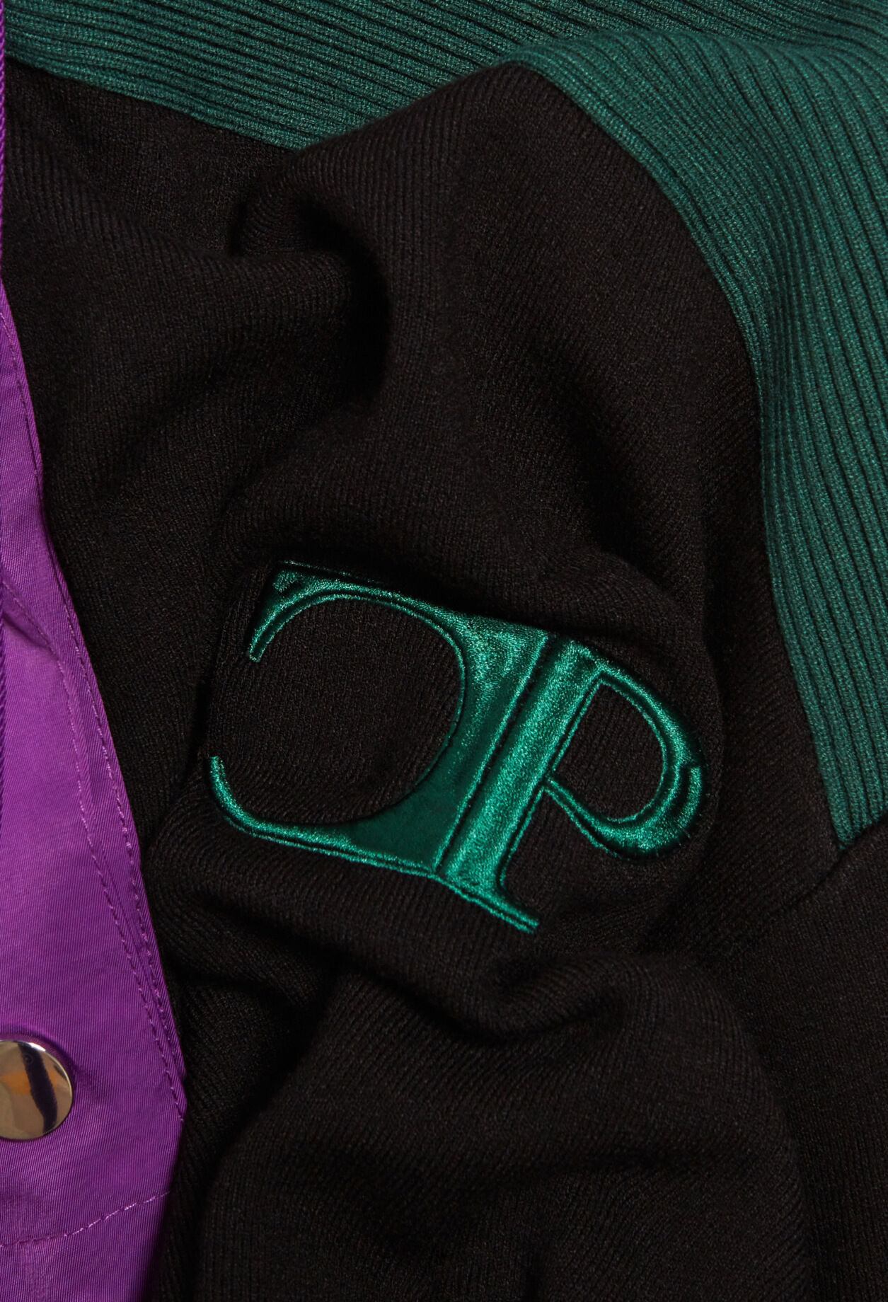 Pullover mit geknöpftem Stehkragen