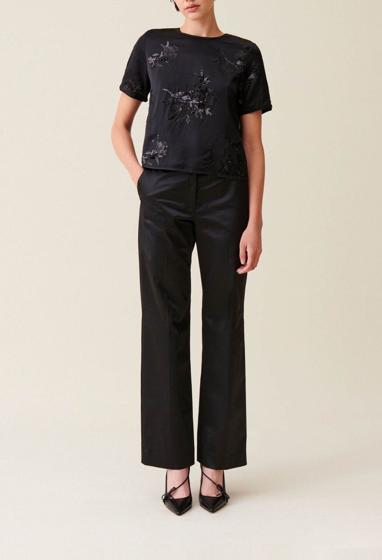 Top noir sequins brod&eacute;s