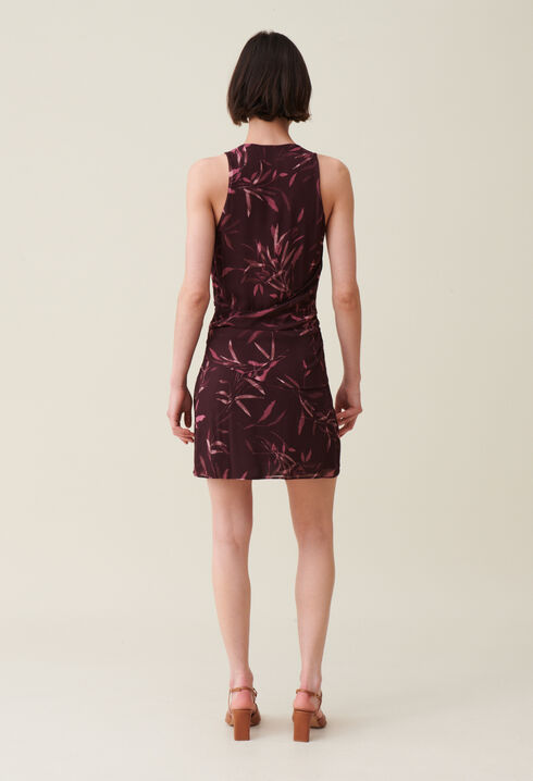 Short fluid dress without sleeves lined