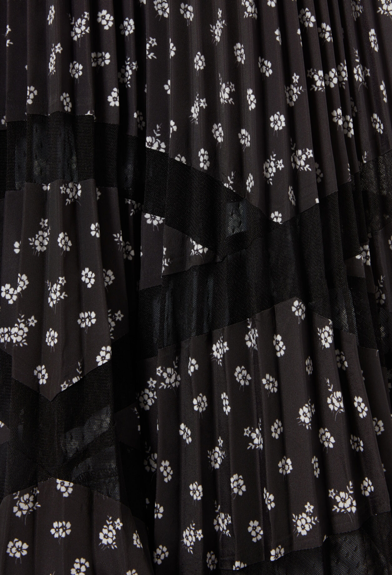 Asymmetric Floral Pleated Skirt