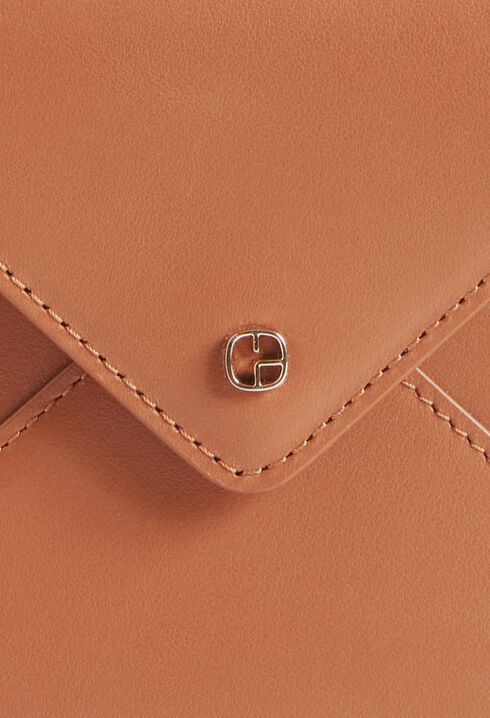 Kamelfarbene Pochette aus Leder