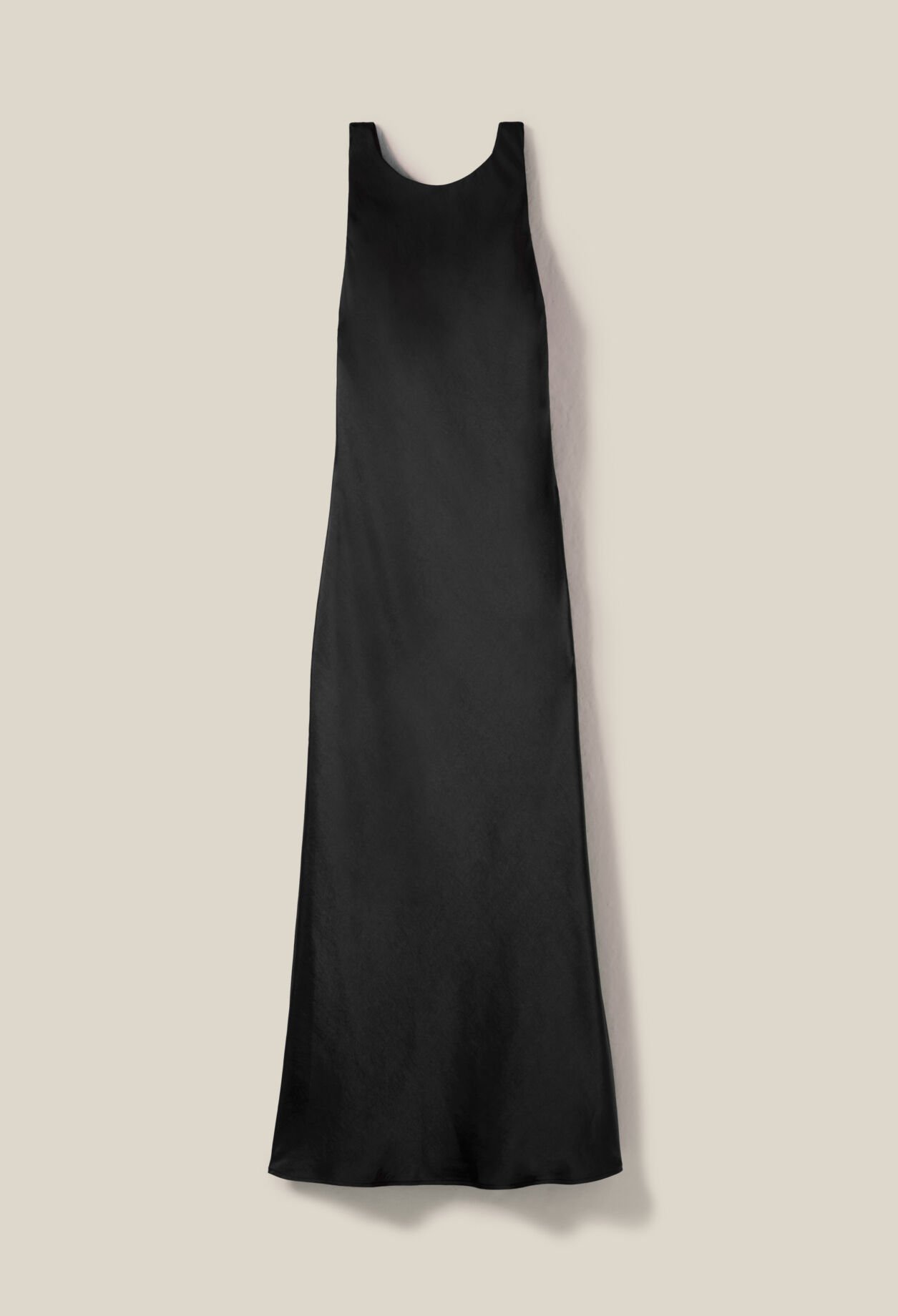 Langes, satiniertes Kleid