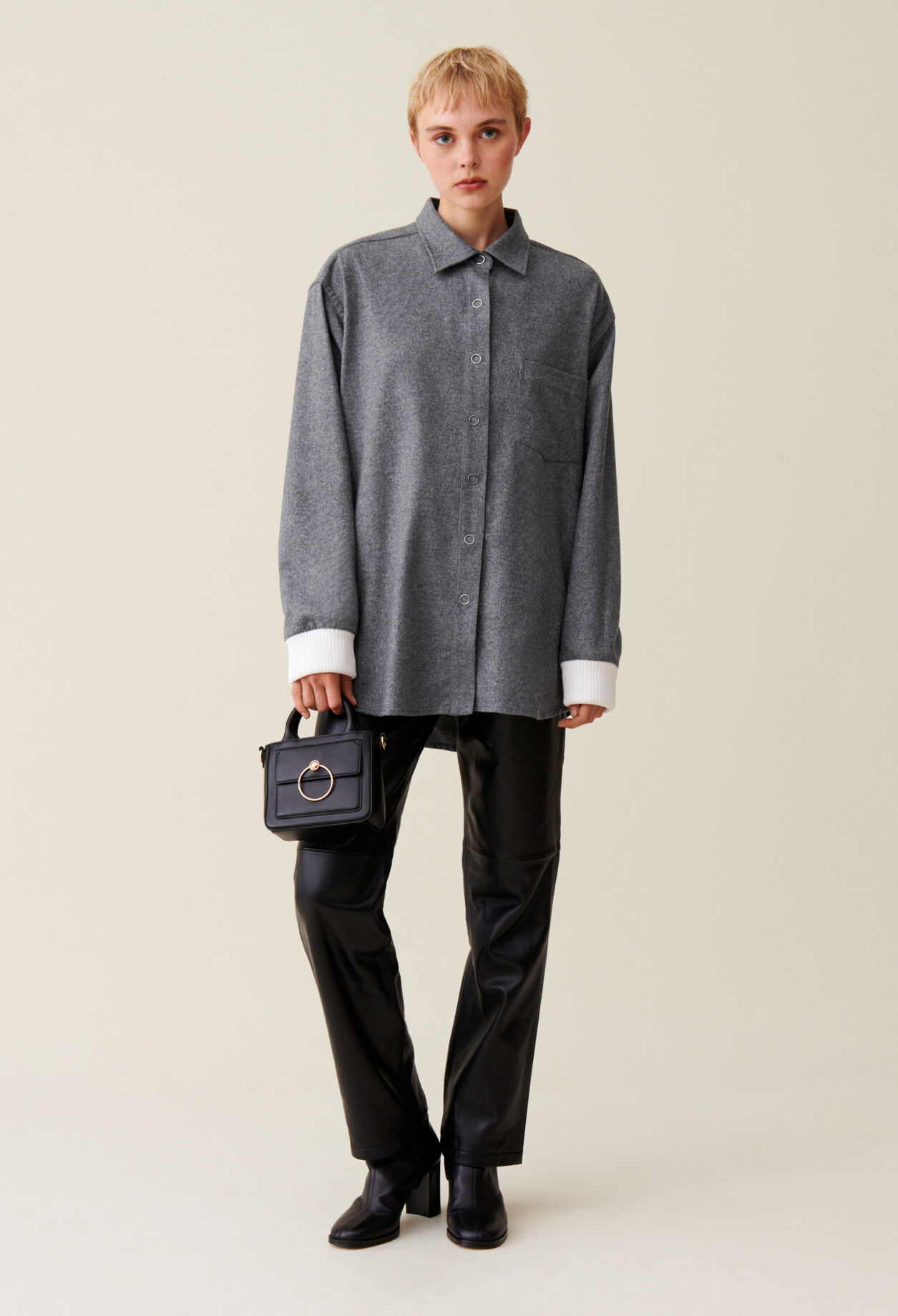 Oversize-Hemdjacke in Grau