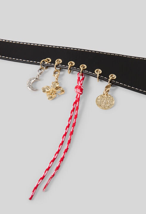 Lederg&uuml;rtel mit &Ouml;sen und Charms