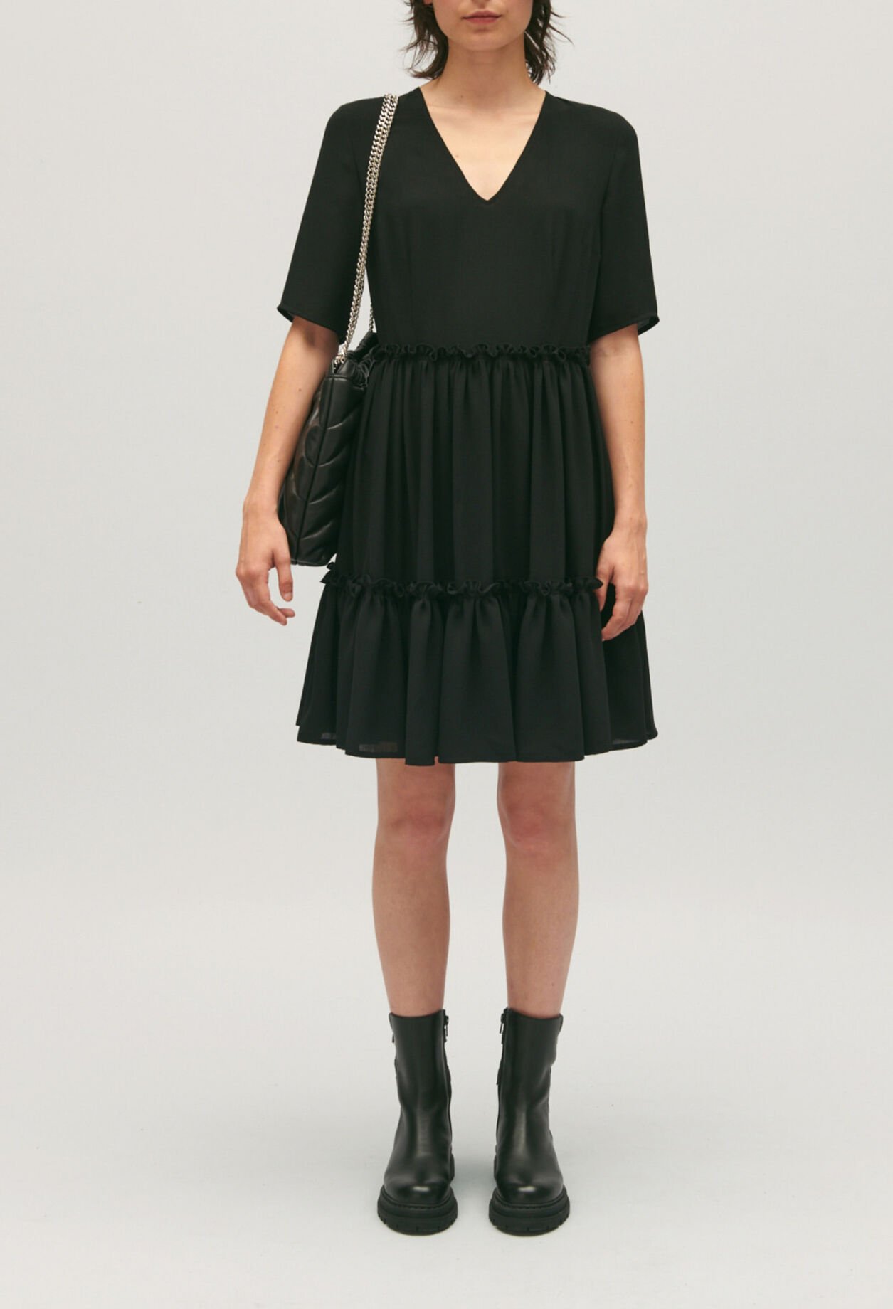 Robe courte volants noire