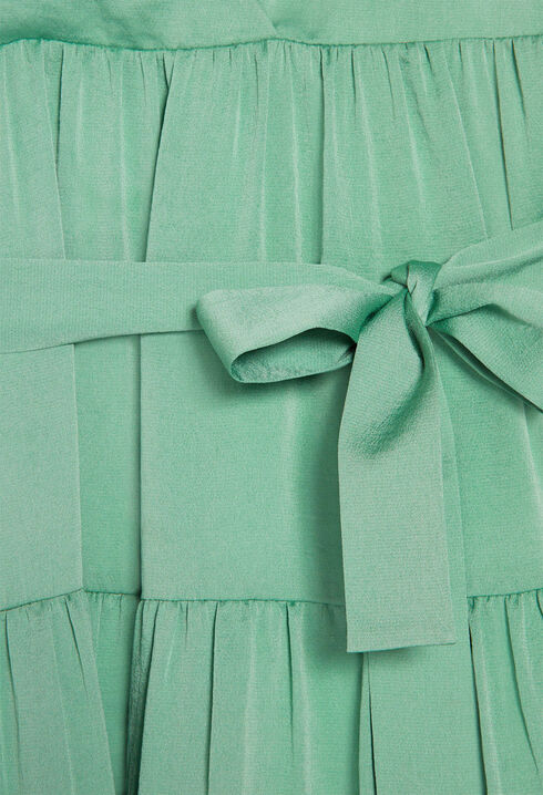 Weich flie&szlig;endes, geg&uuml;rtetes Kleid