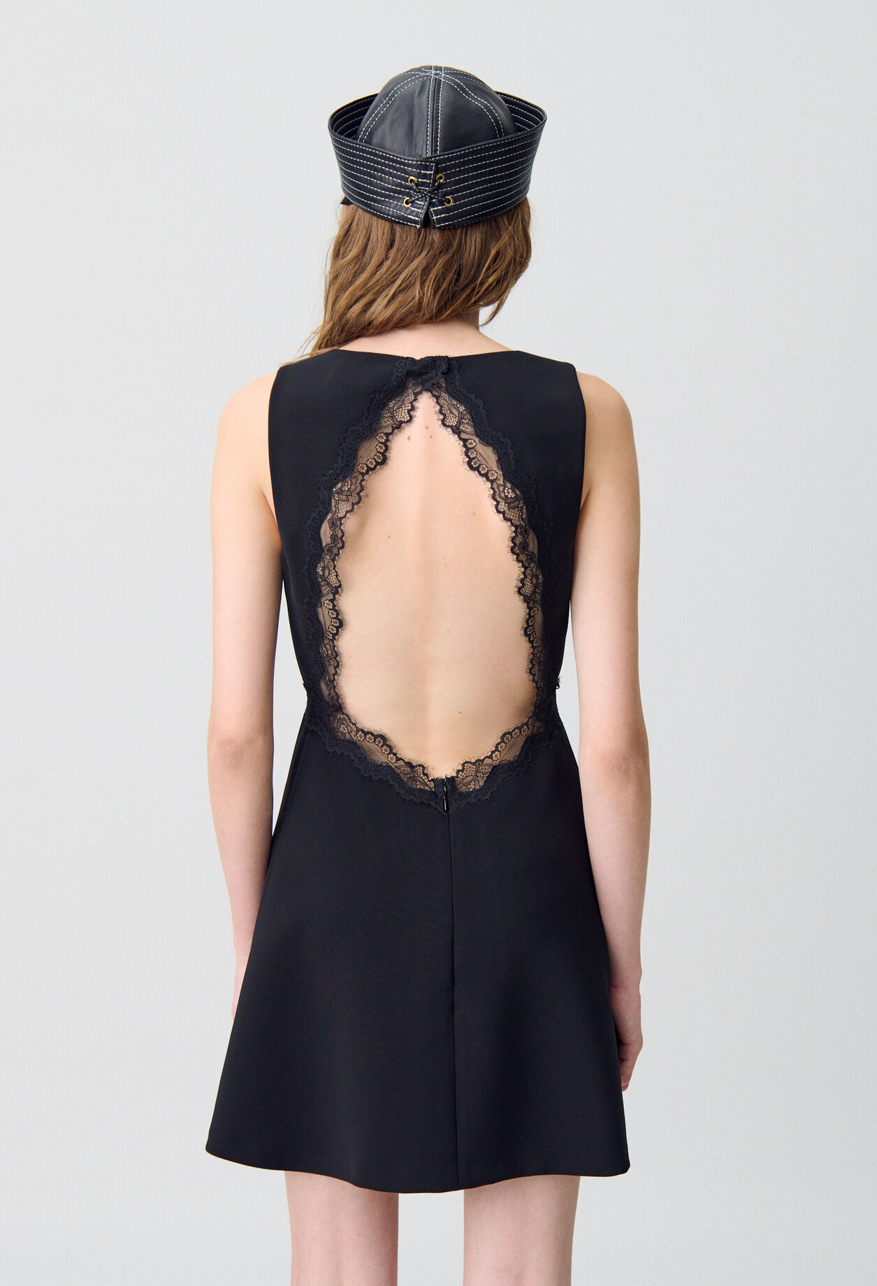 Robe dos nu dentelle