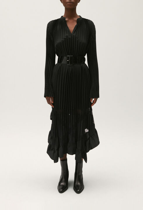 Langes, plissiertes Kleid mit Volants