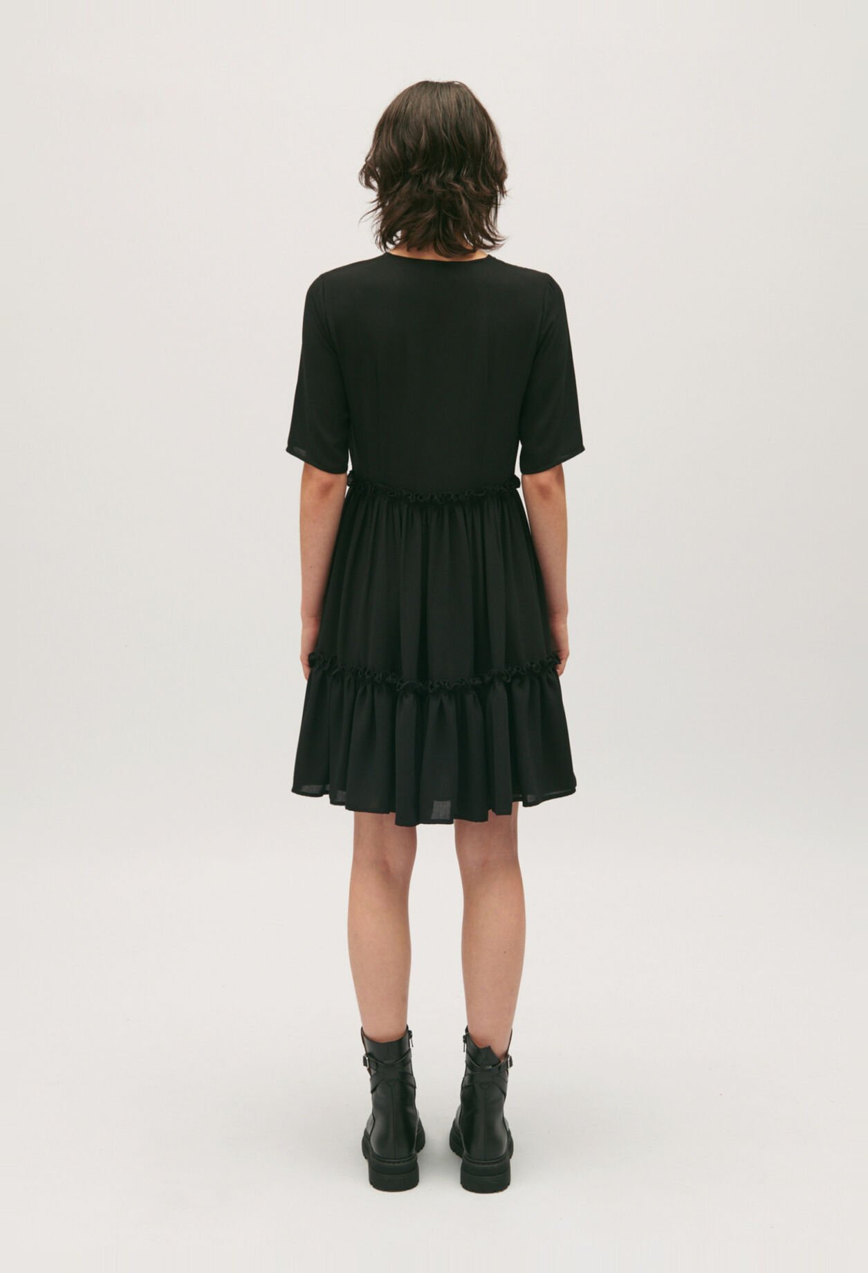Robe courte volants noire