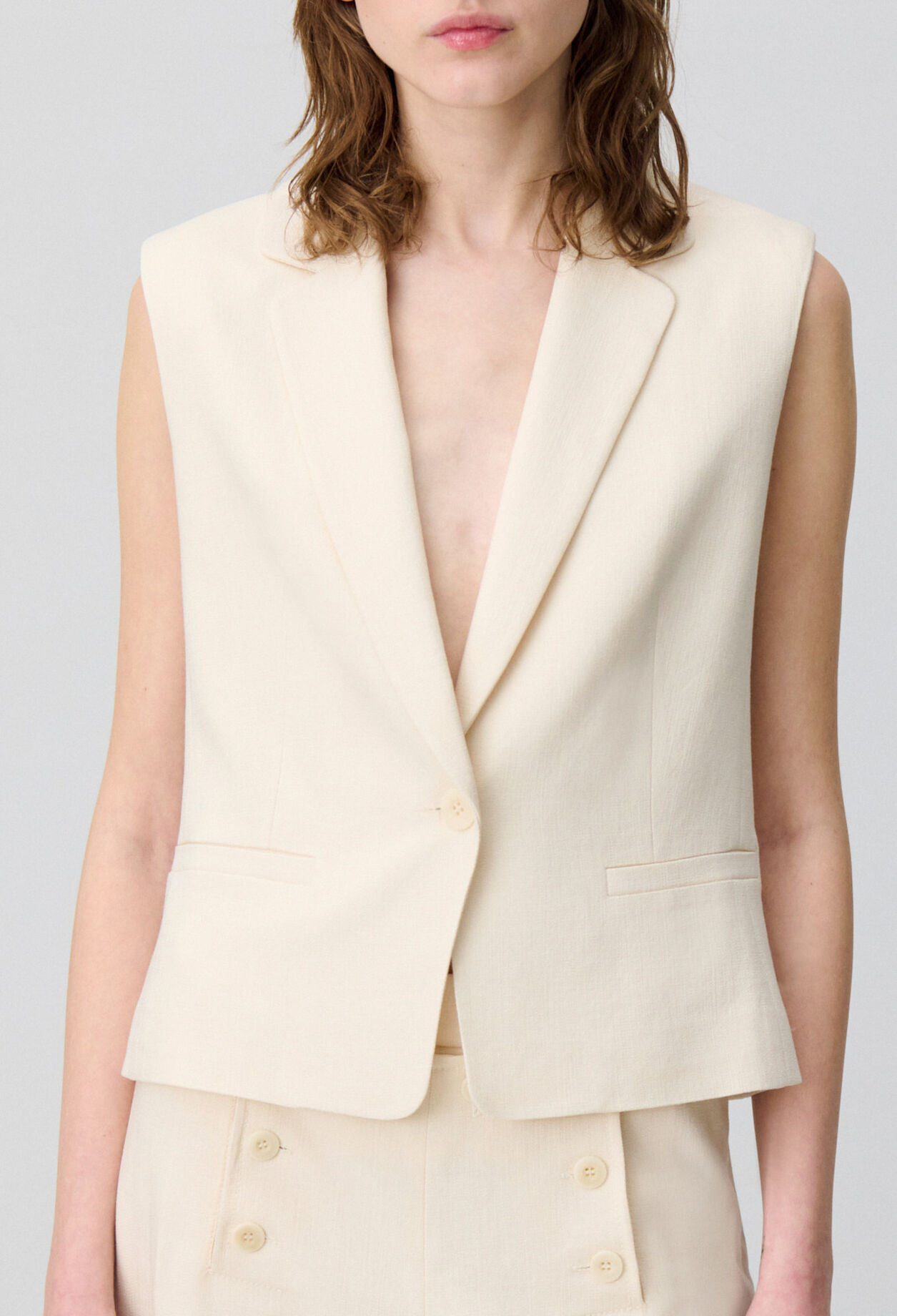 Sleeveless tailored blazer