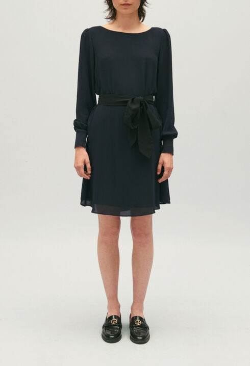 Kurzes Kleid mit Gürtel in Marineblau