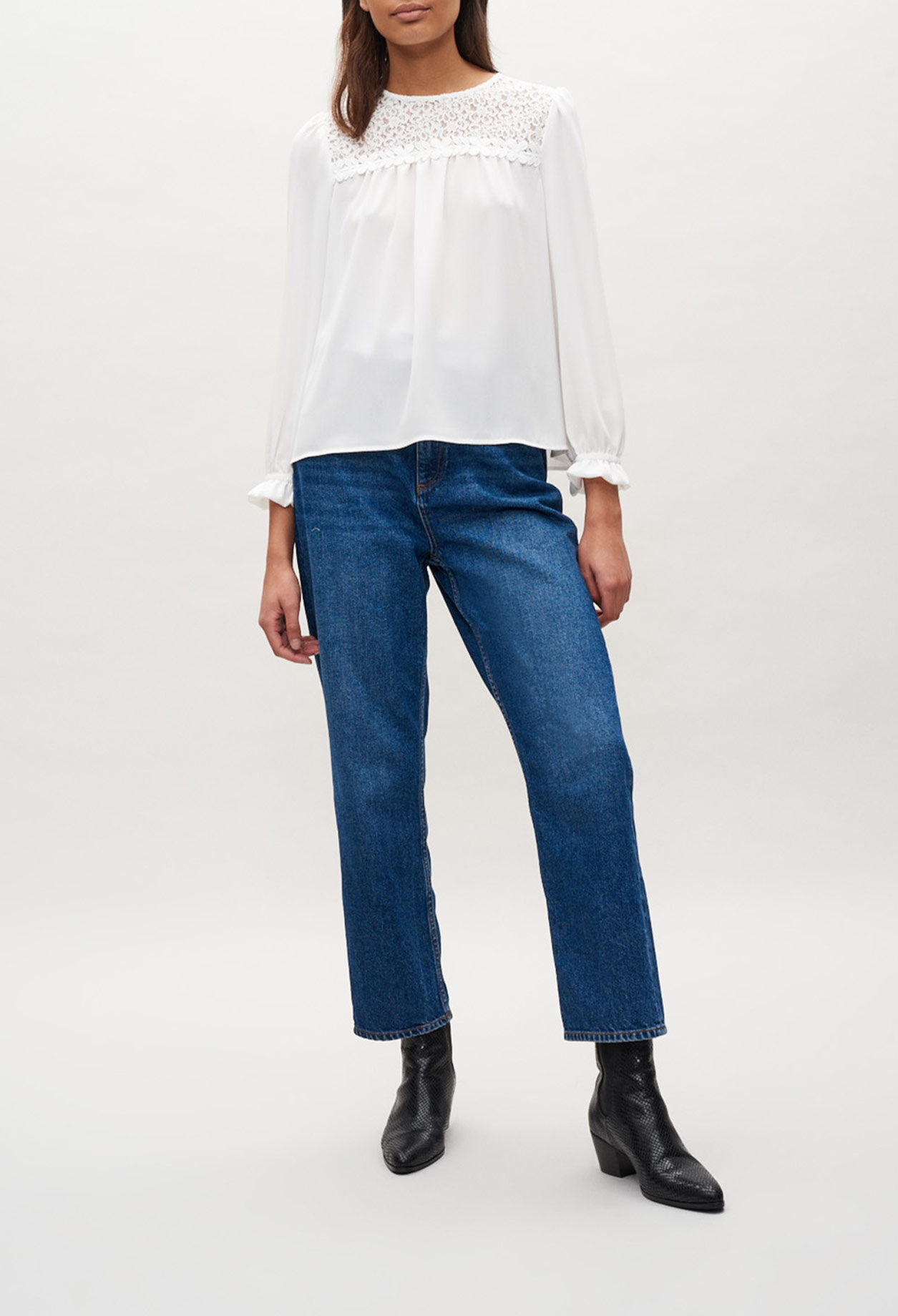 Bluse mit Gipürendetails