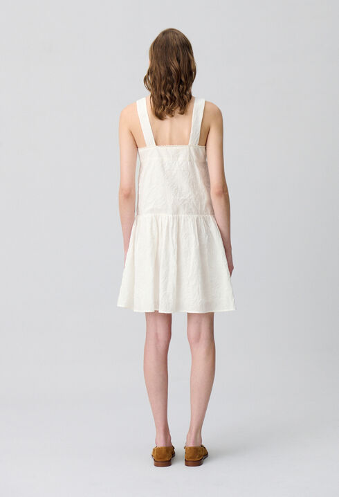 Kurzes Kleid besticktem Oberteil