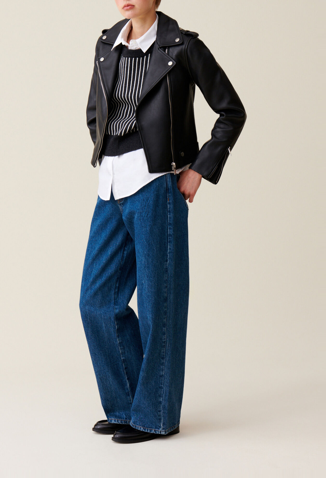 Veste cuir lisse cintr&eacute;e