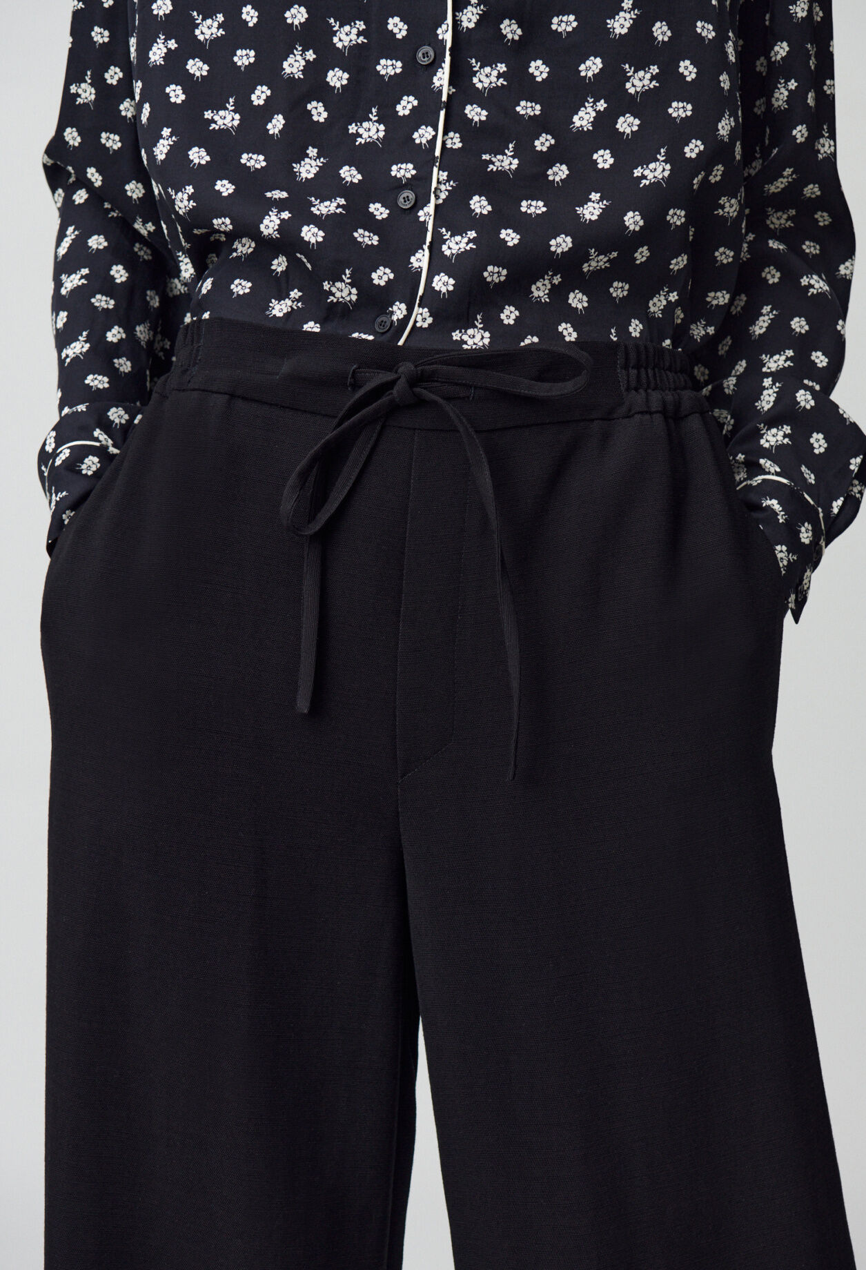 Elastische, fließende Hose