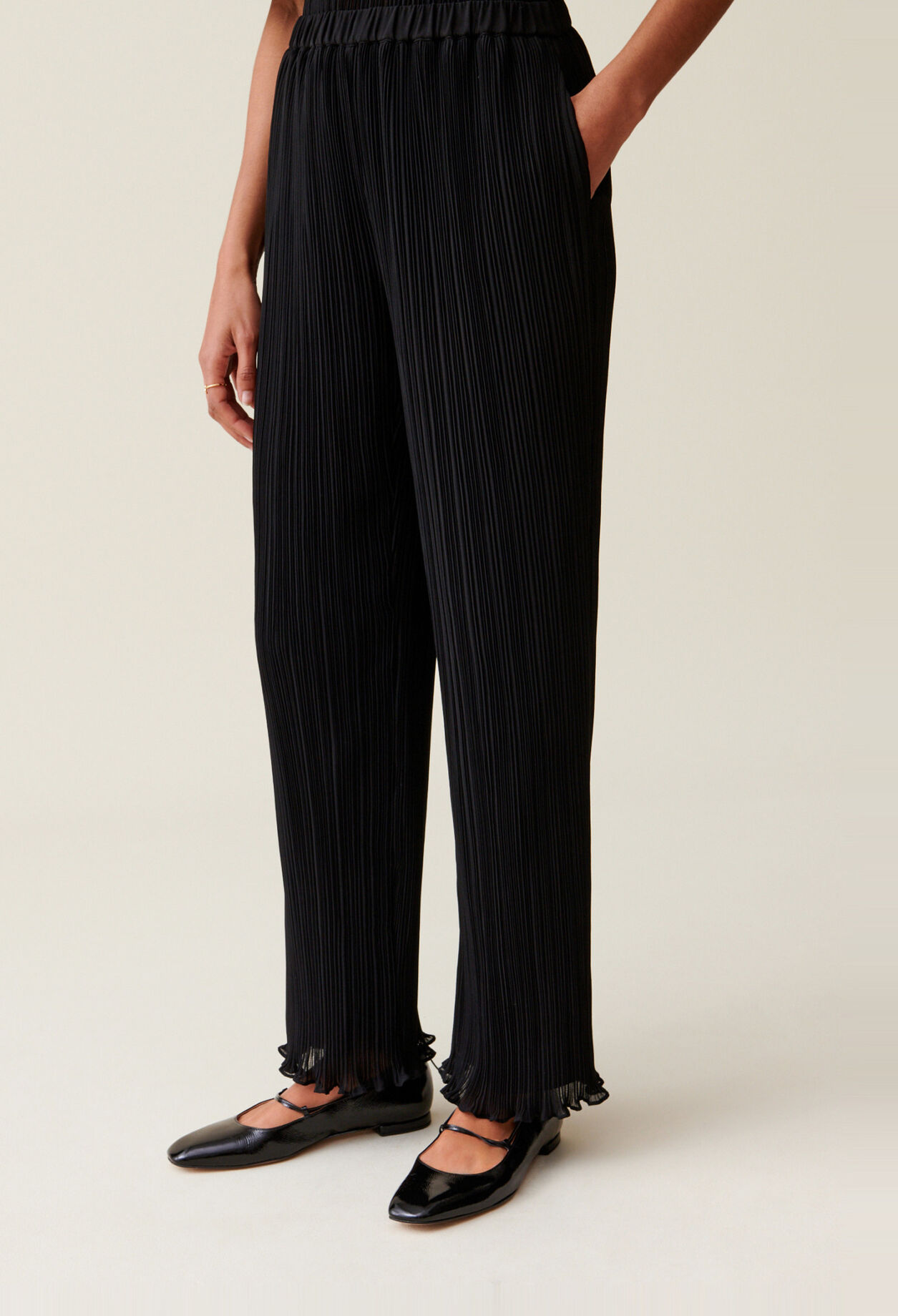 Pantalon fluide pliss&eacute; volant&eacute;