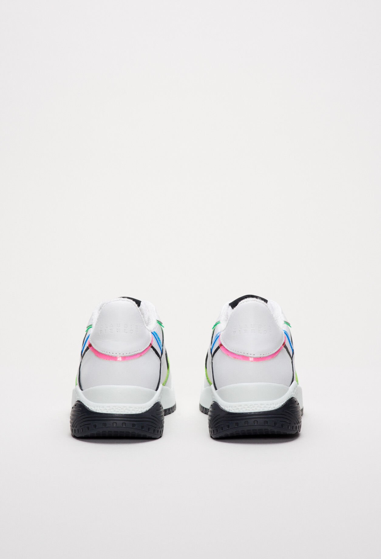 Sneakers mit Grafiksohle