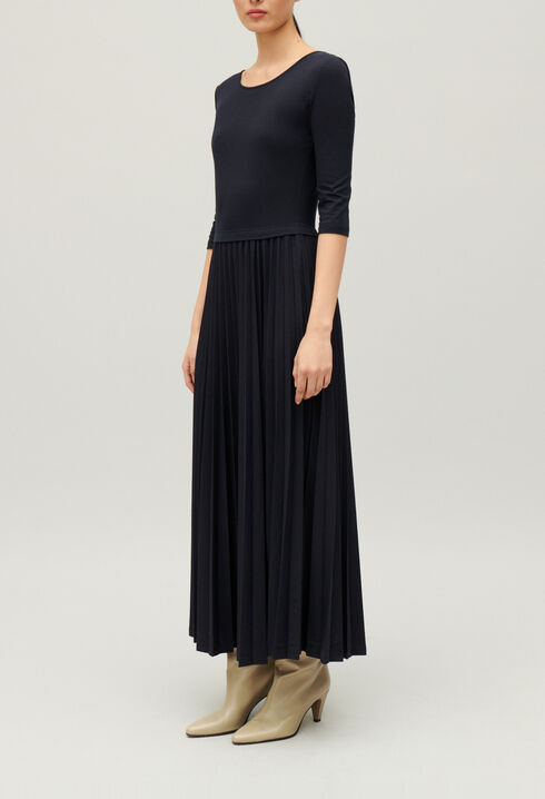 Lange plissiertes Twistkleid zweifarbig