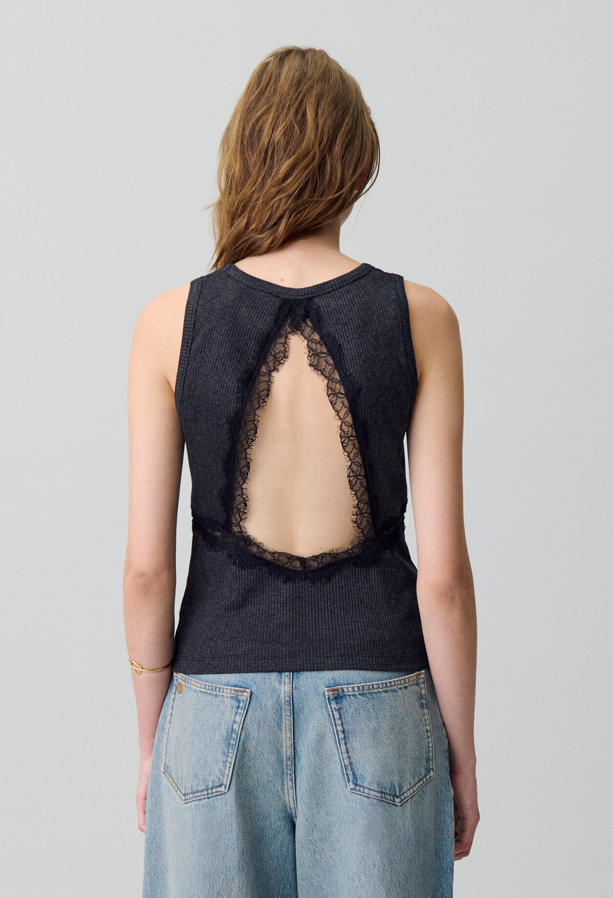 Ärmelloses T-Shirt mit Spitze