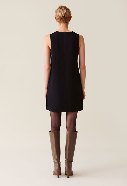 Ärmelloses kurzes Kleid