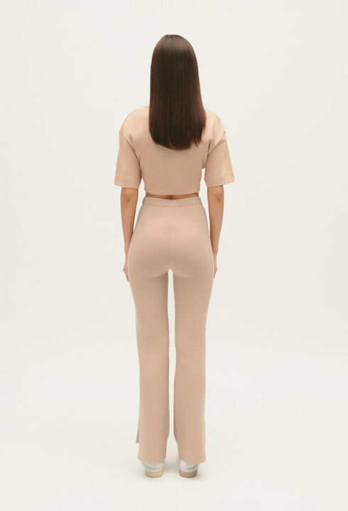 Straight cut trousers slits