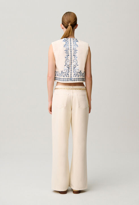 Sleeveless short jacket