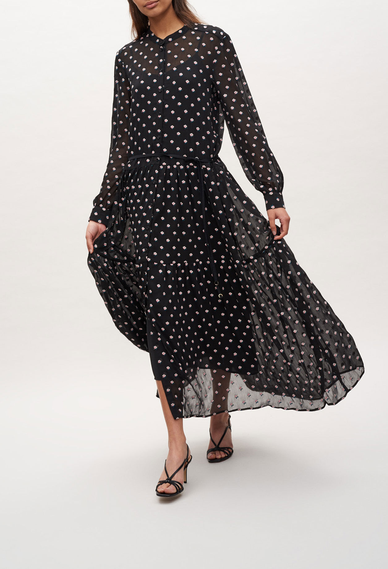 Langes geblümtes Kleid
