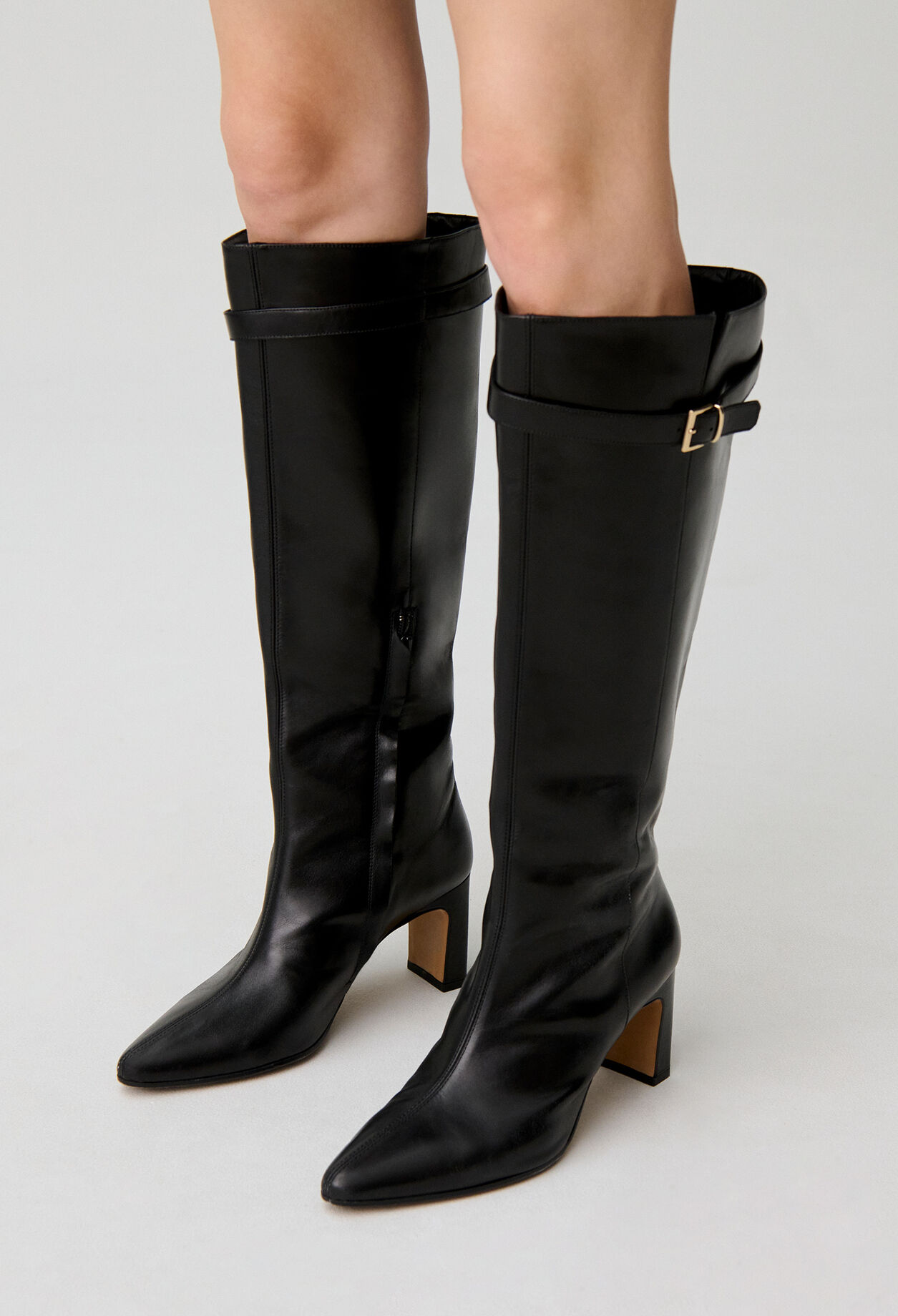 Hohe gewachste Glattlederstiefel