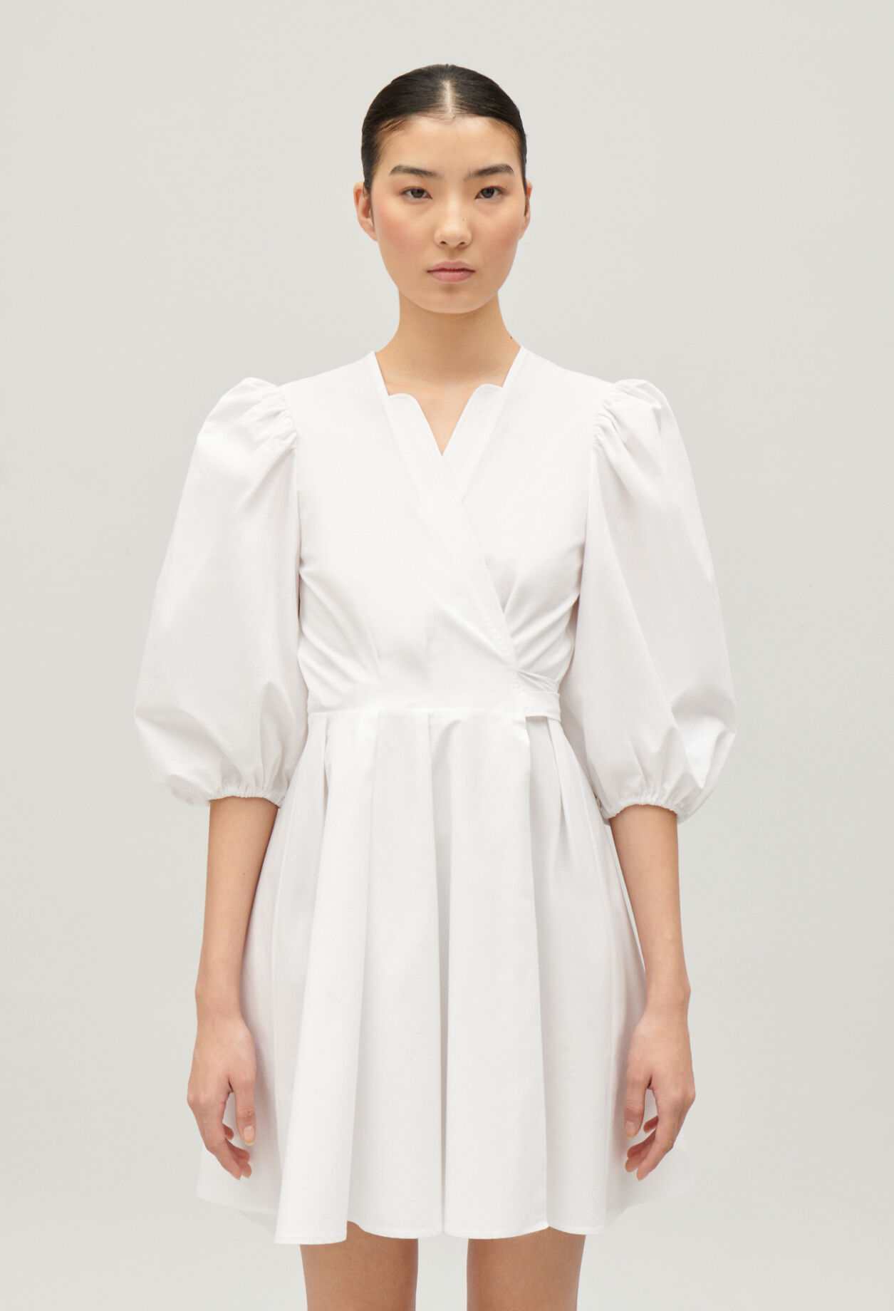 Robe courte cache-cœur