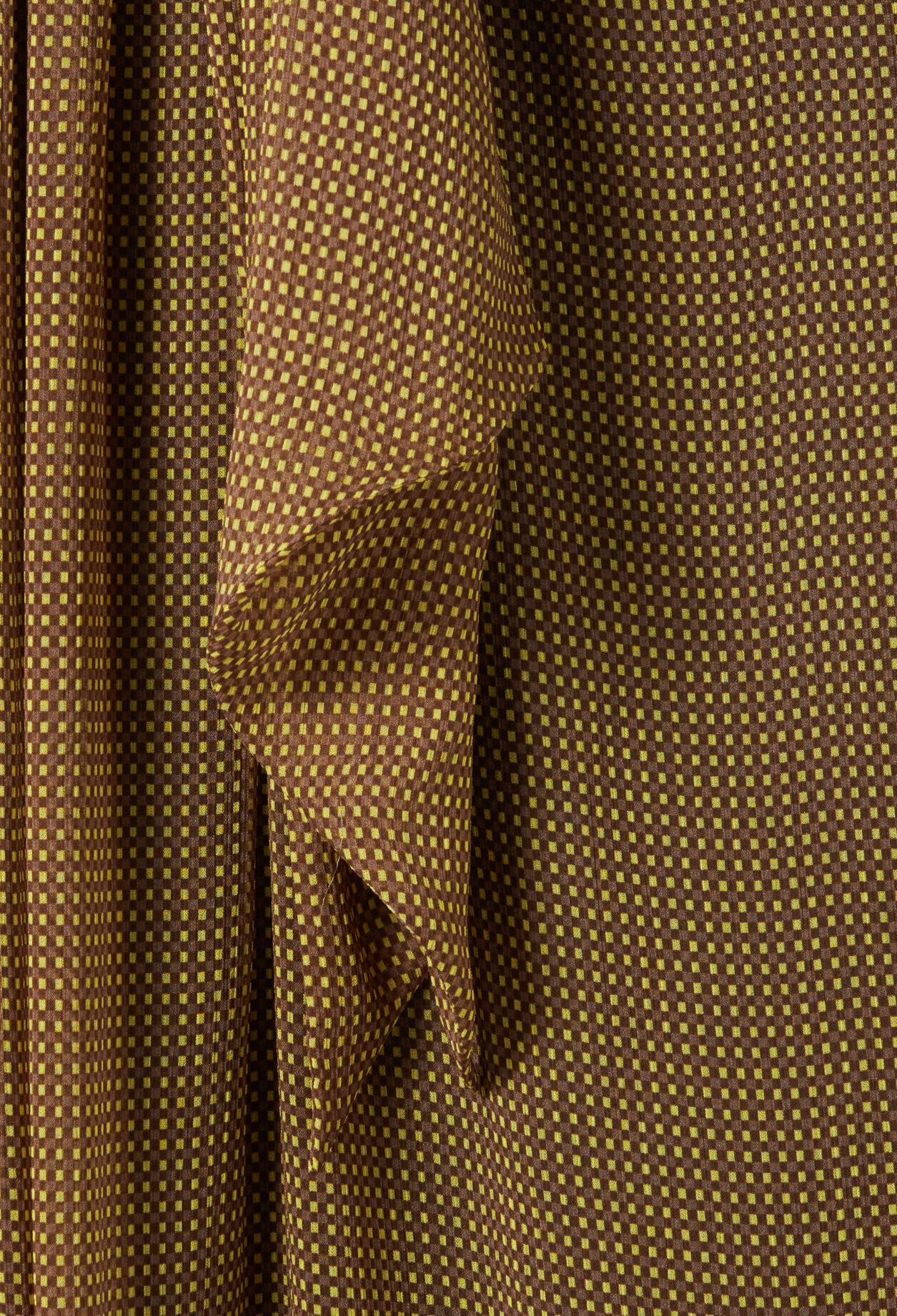 Fließendes Kleid mit Schluppe