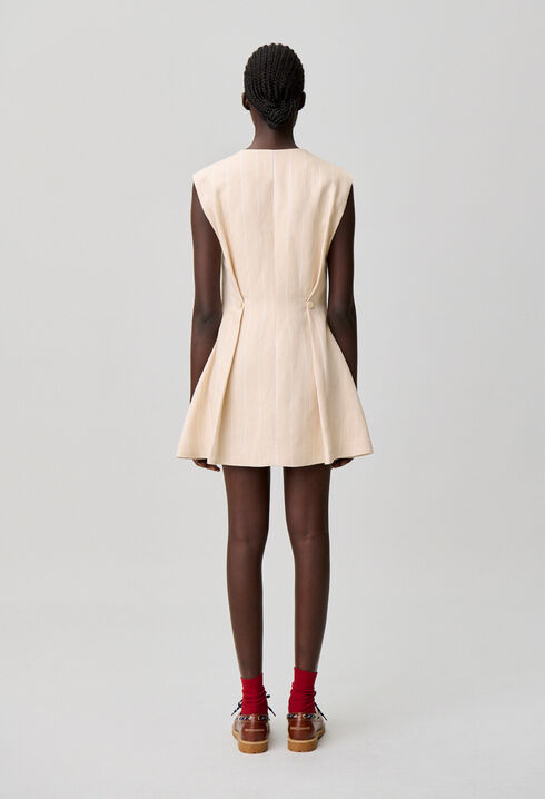 Robe courte sans manches