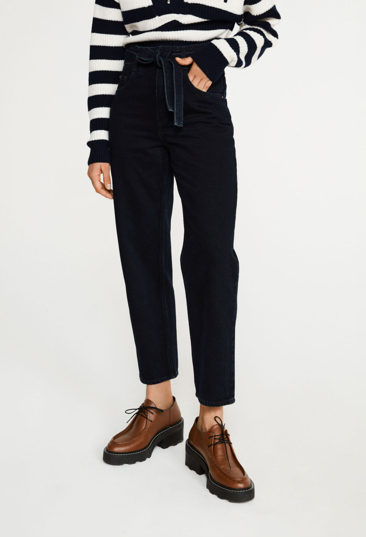 Raw-edged cropped jeans