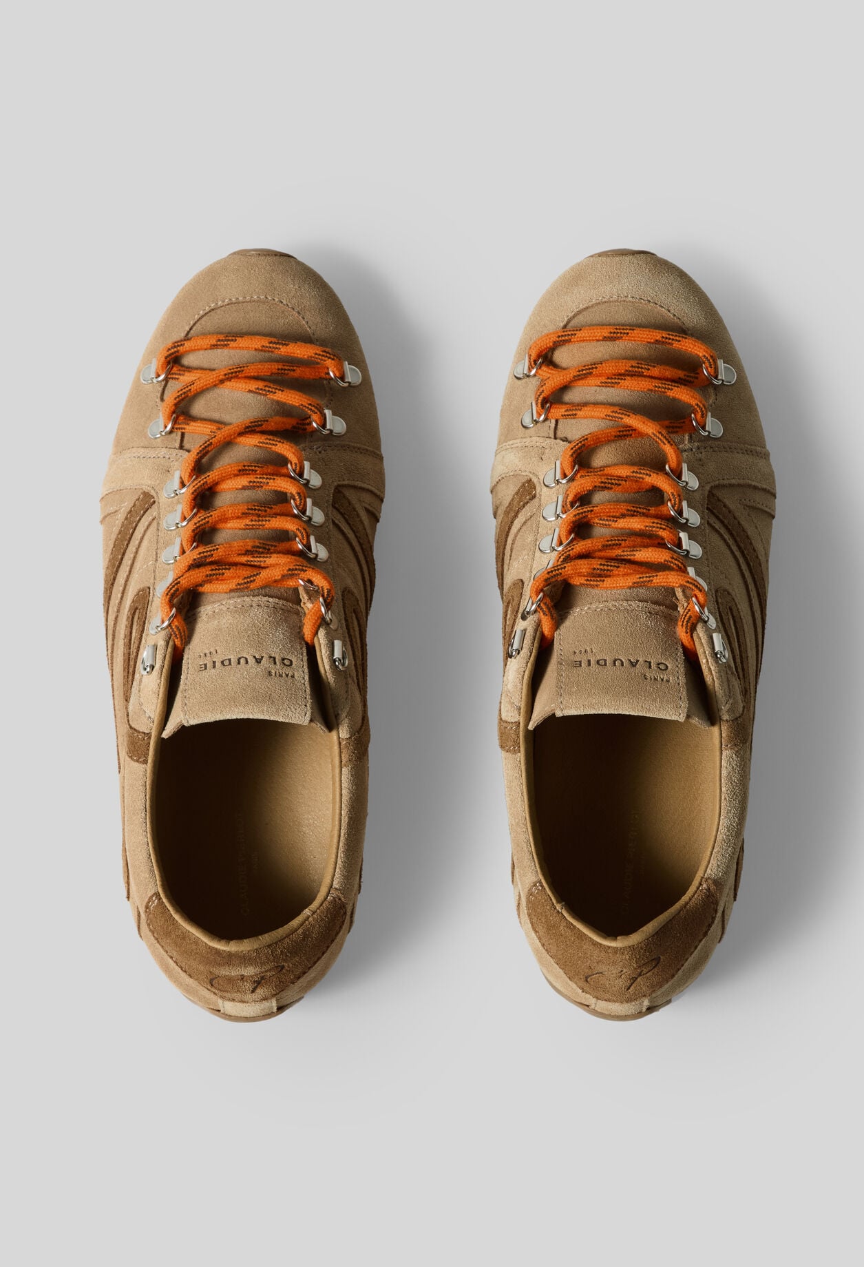 Swing-Sneaker sandfarbenem Wildleder