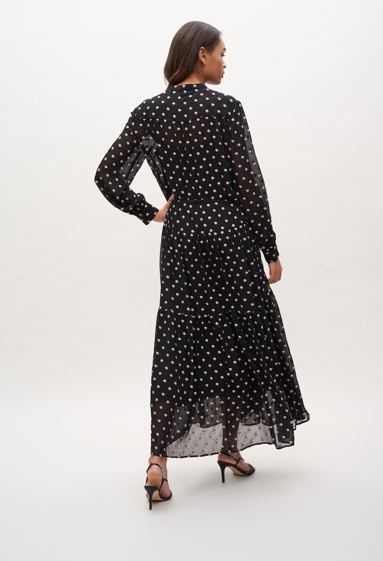 Langes geblümtes Kleid