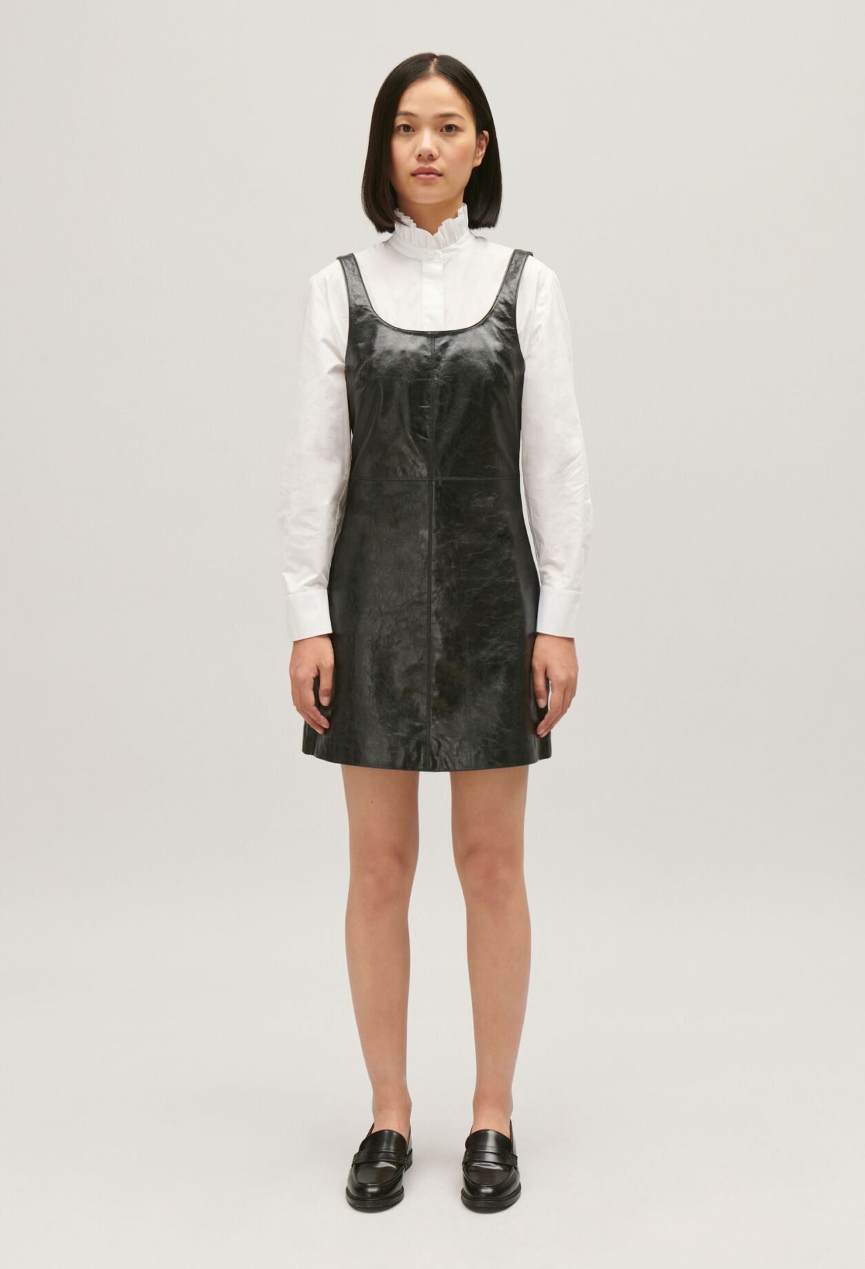 Robe courte chasuble cuir noir