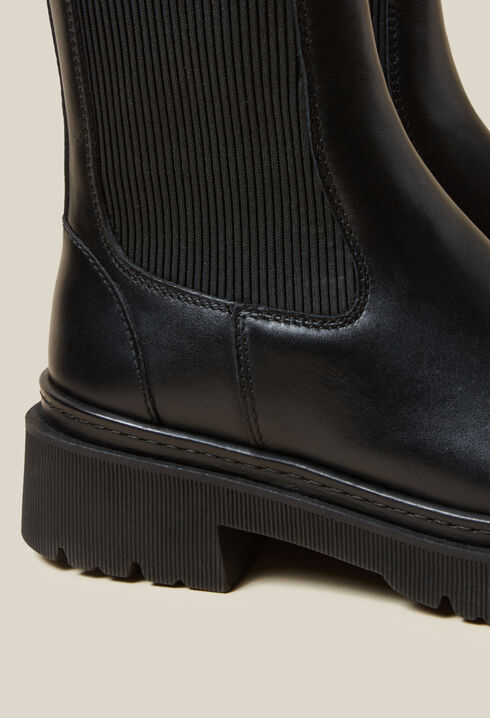 Black leather Chelsea boots